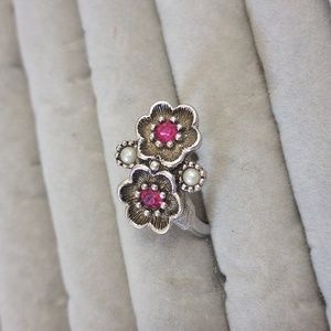 Avon Vintage Silvertone Floral Pink Rhinestone grey faux pearl adjustable Ring